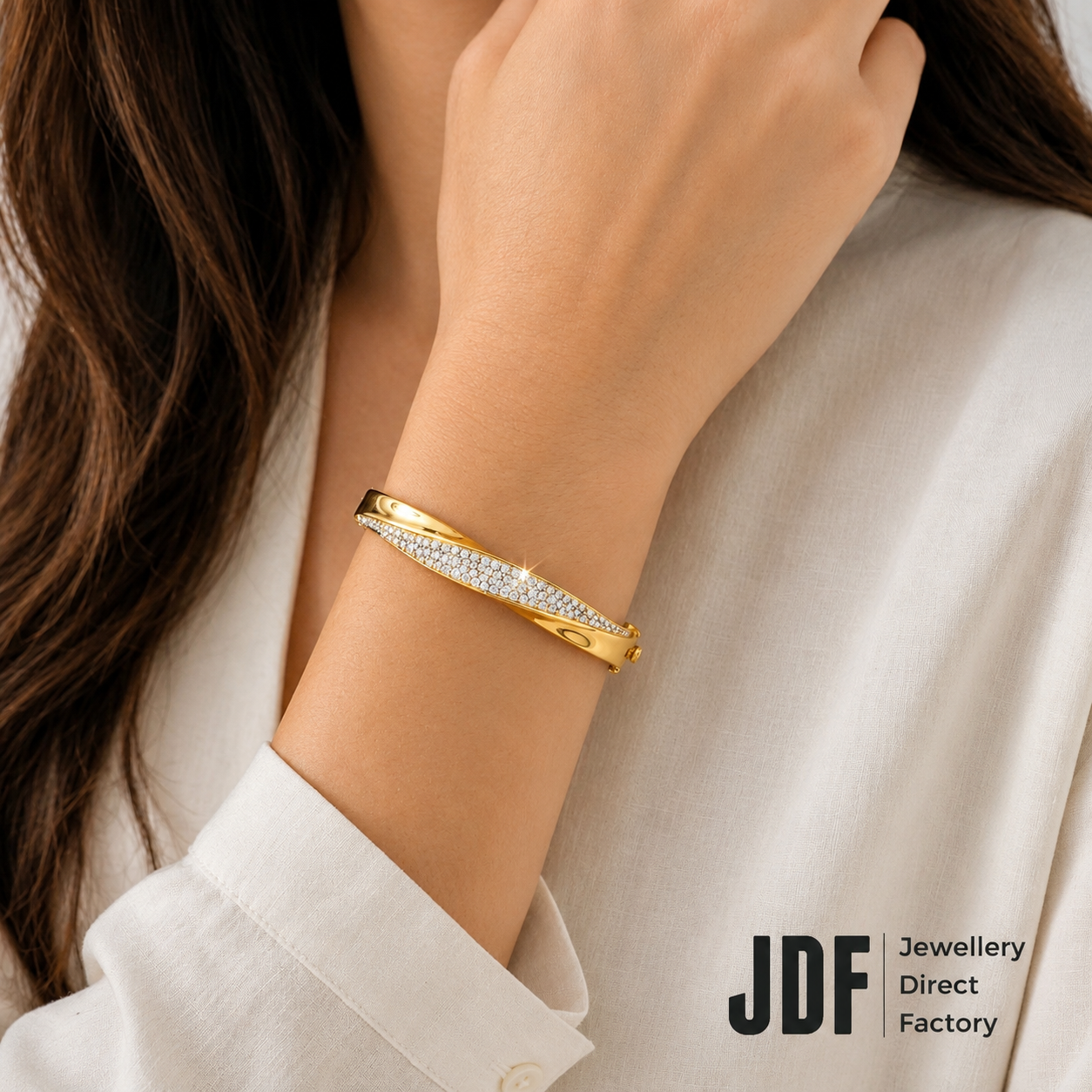 Aurora Twist Bangle with Crystal From Europe