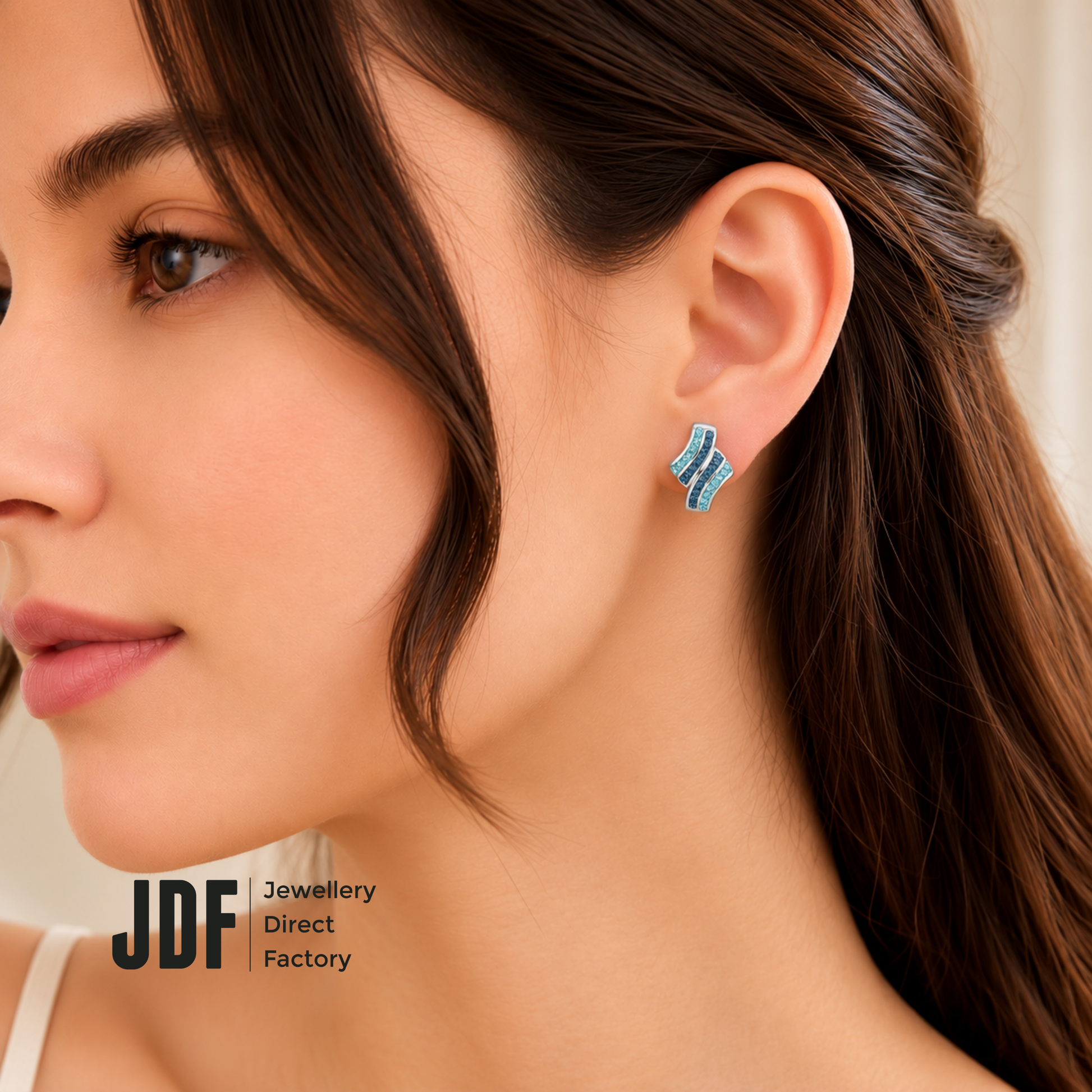 Elegance Twist Earring with Crystals from Europe
