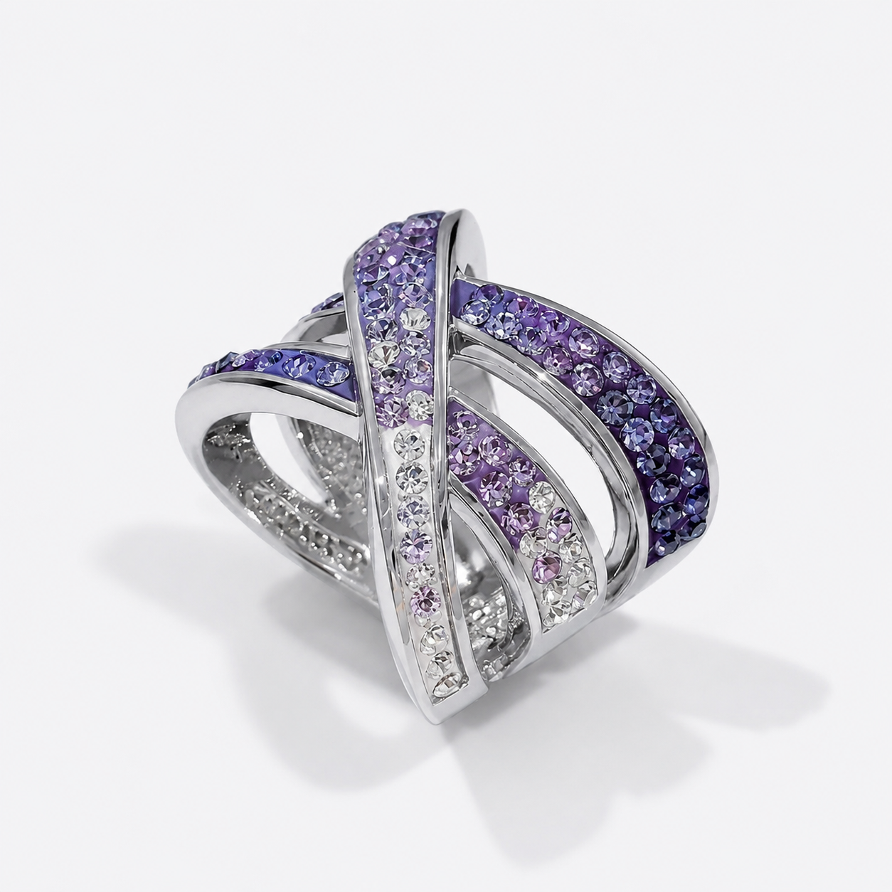 Intertwined Elegance Ring with Crystals from Europe