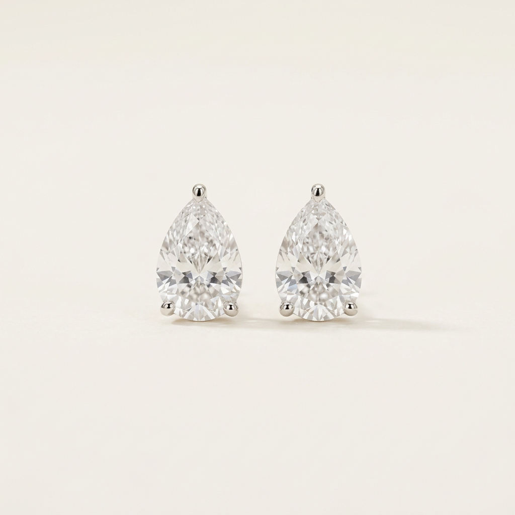 Pear Cut 18K Lab Diamond Earstud