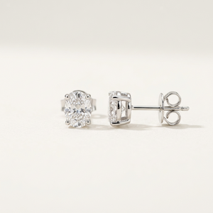 Oval Cut 18K Lab Diamond Earstud