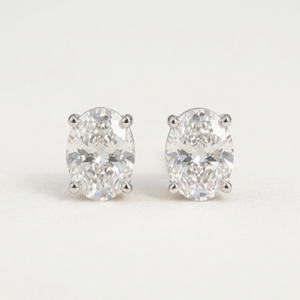 Oval Cut 18K Lab Diamond Earstud